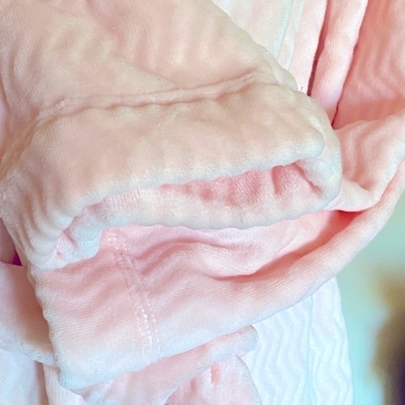 Calvin Klein Women’s Knee High Robe Soft Pink Belted Tie Waist, XS/S NWOT - Picture 8 of 9